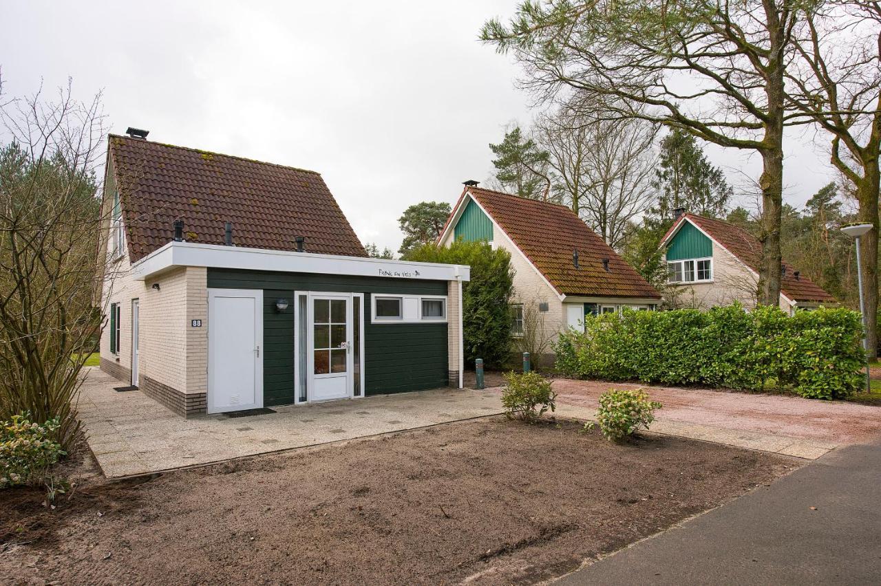 Bungalow - 6 Personen Gelegen In De Nabije Omgeving Van Avonturenpark Hellendoorn En De Prachtige Sallandse Heuvelrug En Eelerberg المظهر الخارجي الصورة