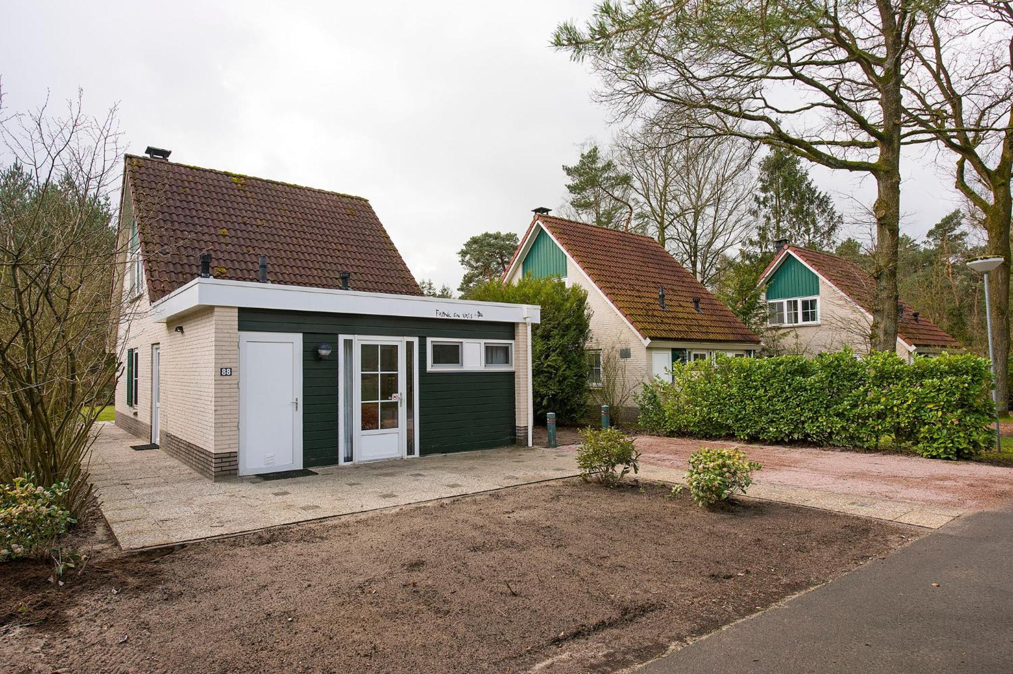 Bungalow - 6 Personen Gelegen In De Nabije Omgeving Van Avonturenpark Hellendoorn En De Prachtige Sallandse Heuvelrug En Eelerberg المظهر الخارجي الصورة